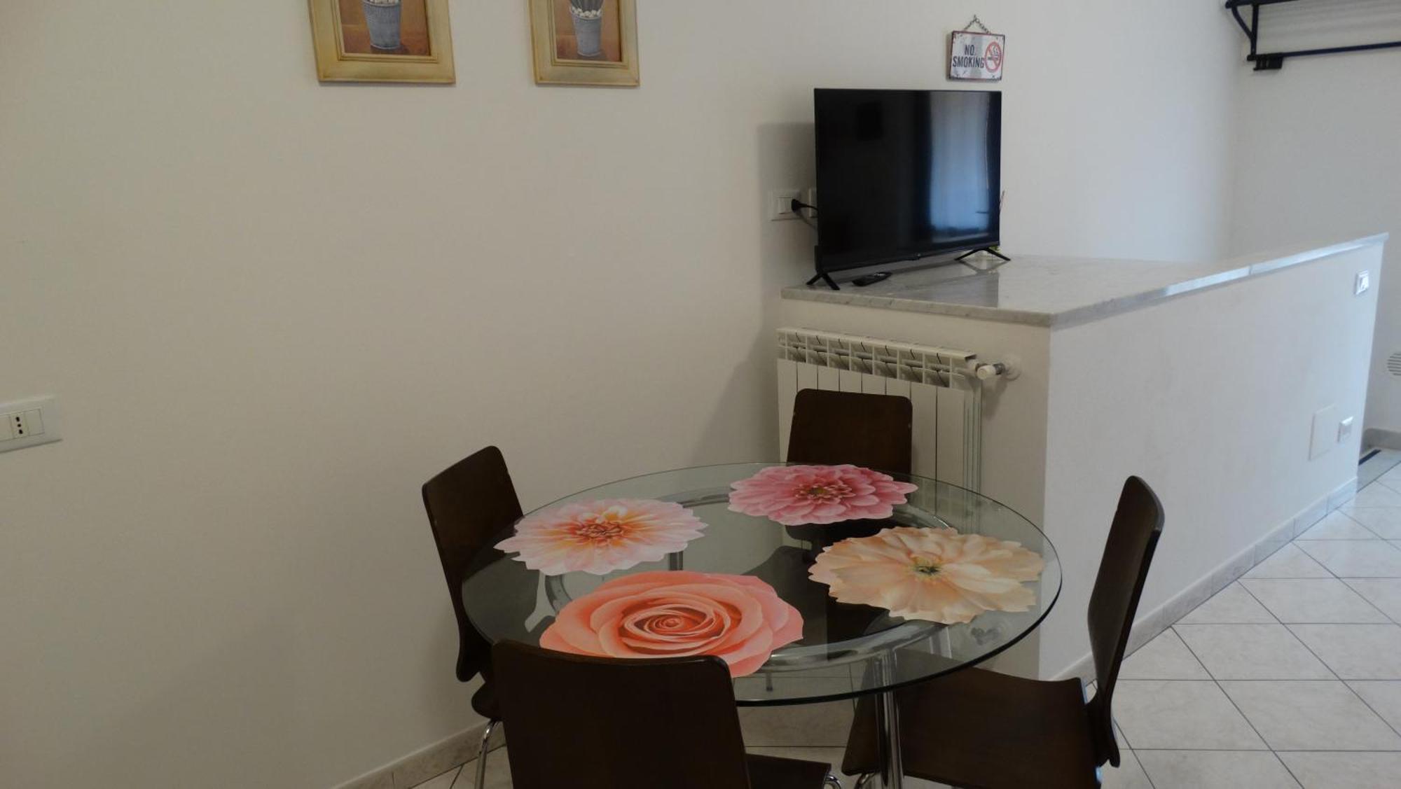 Rose Apartment Luni Ngoại thất bức ảnh